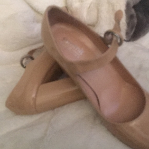 Cute Beige Heels - Picture 3 of 4